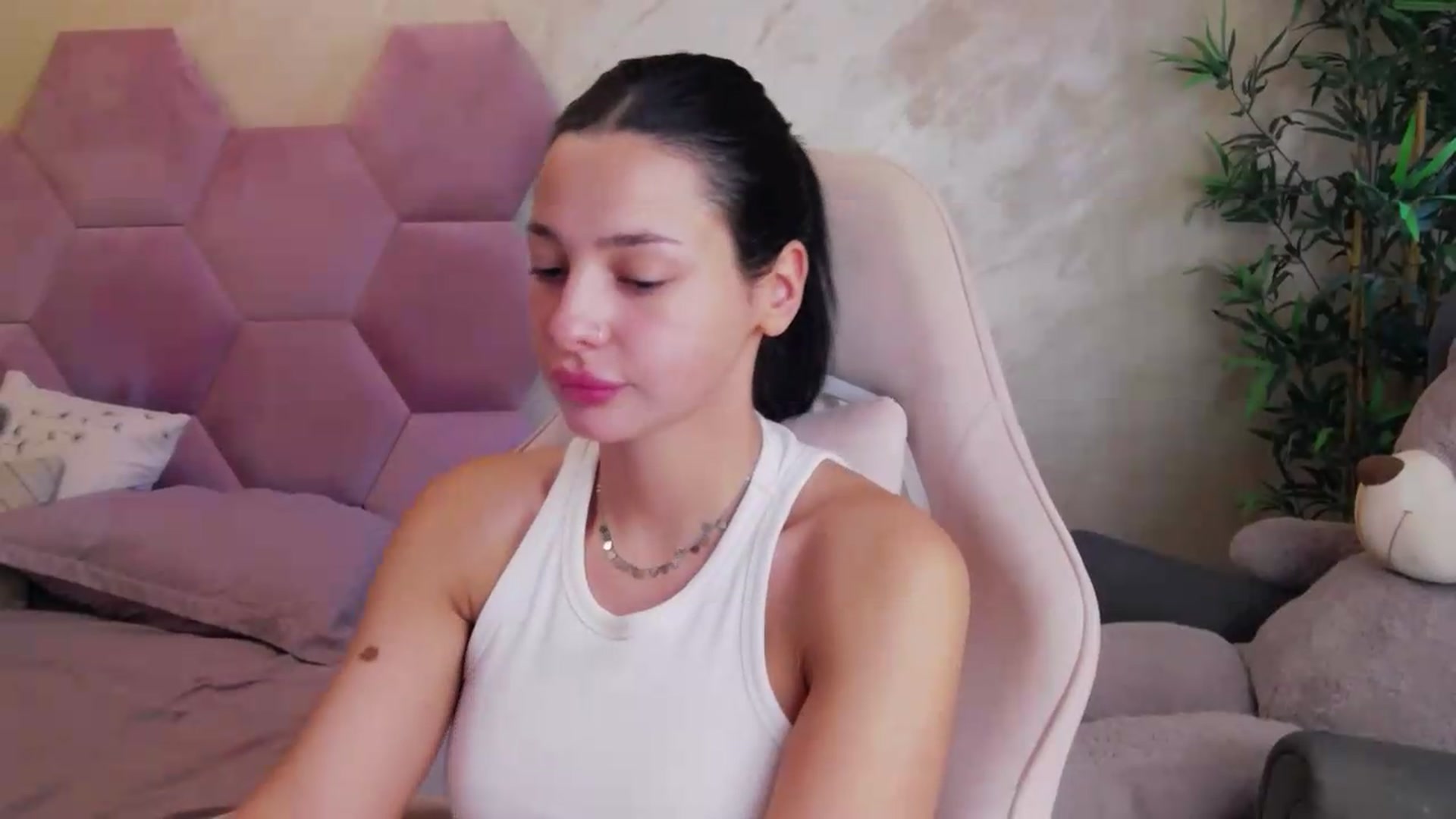 Gallery image thumbnail from meliiis_'s myfreecams stream on, 08/20/2026, 10:24 image 17 of 20