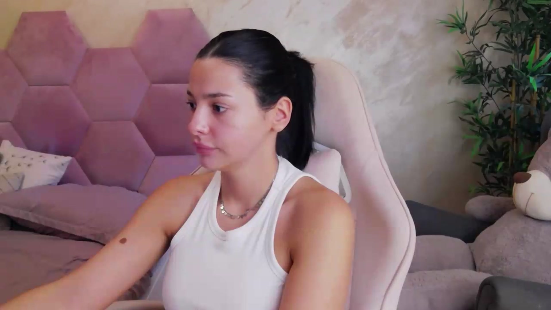 Gallery image thumbnail from meliiis_'s myfreecams stream on, 08/20/2026, 10:24 image 19 of 20