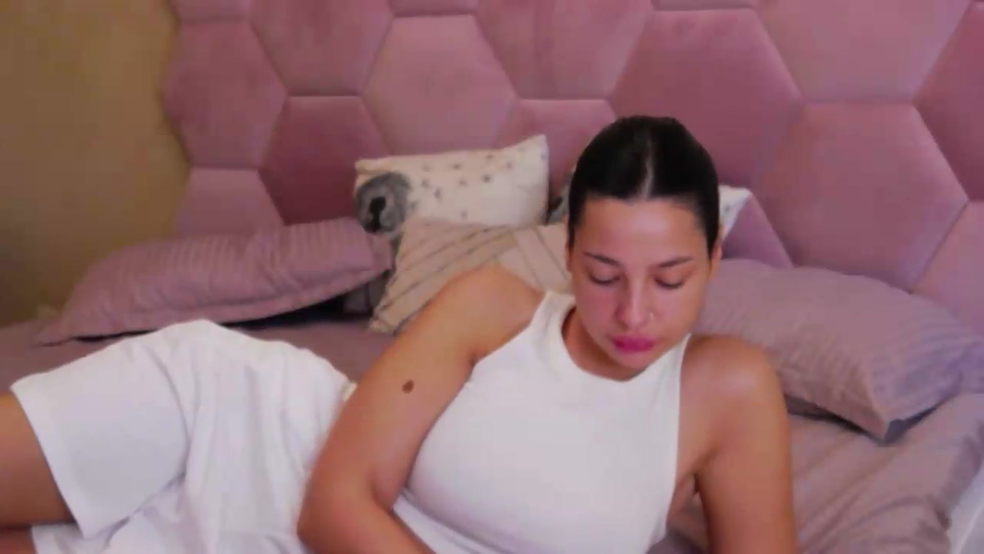 Gallery image thumbnail from meliiis_'s myfreecams stream on, 08/20/2026, 10:24 image 3 of 20