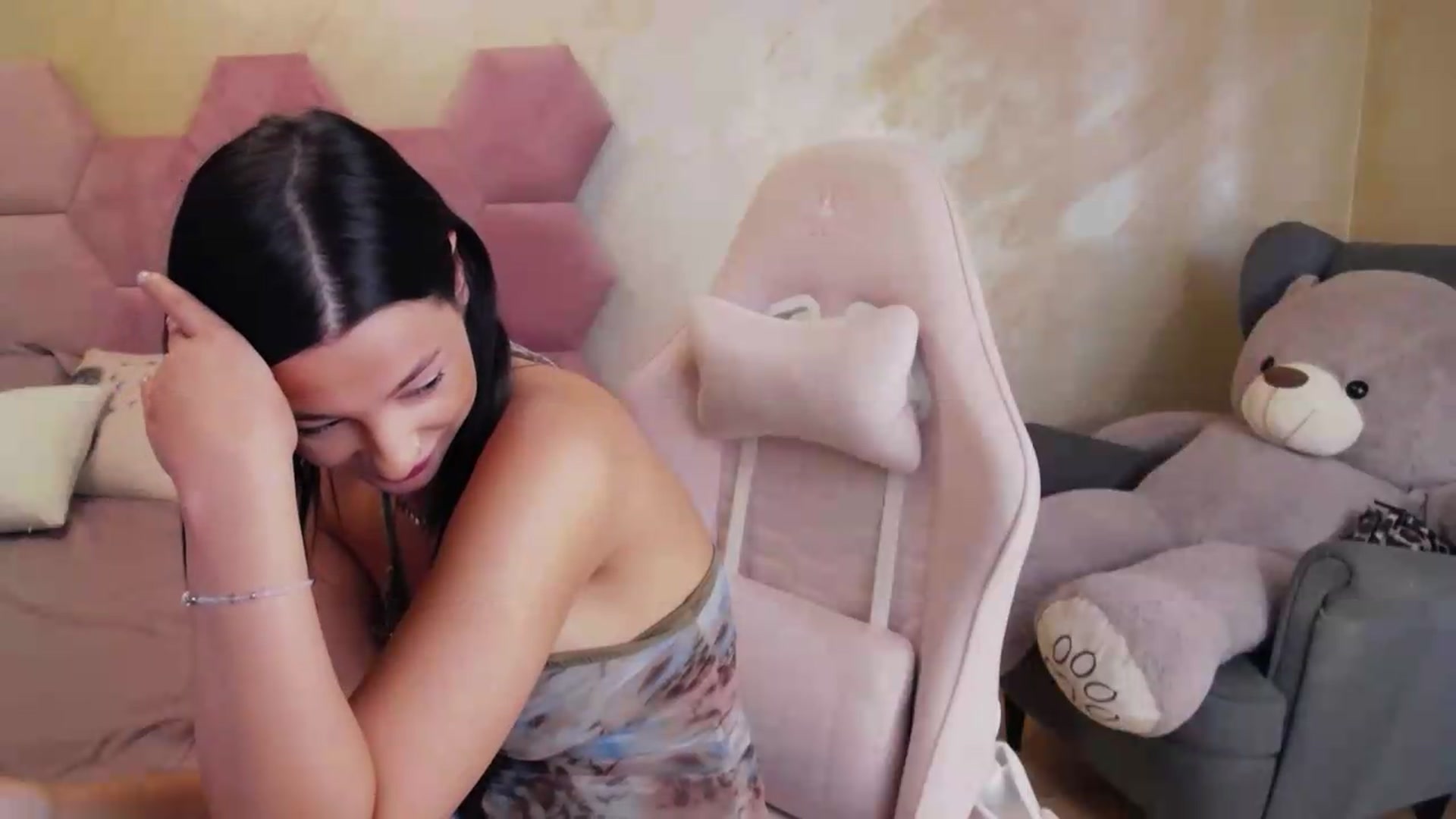 Gallery image thumbnail from meliiis_'s myfreecams stream on, 08/21/2026, 07:00 image 17 of 20