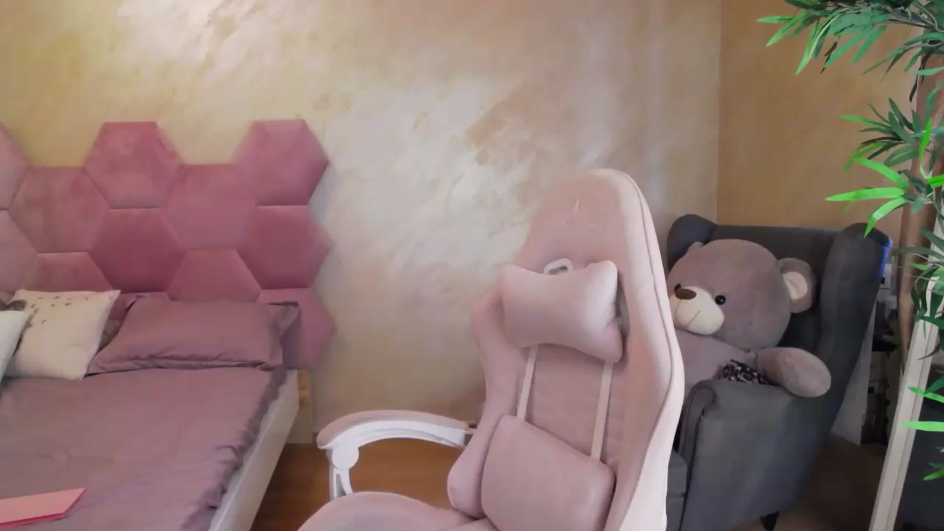 Gallery image thumbnail from meliiis_'s myfreecams stream on, 08/21/2026, 09:17 image 11 of 20