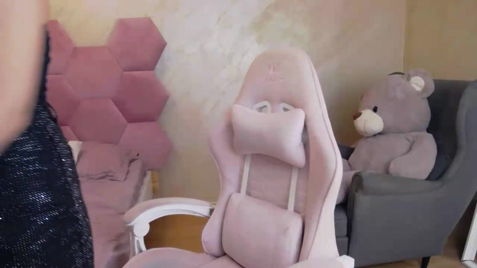Gallery image thumbnail from meliiis_'s myfreecams stream on, 08/26/2026, 11:05 image 9 of 20