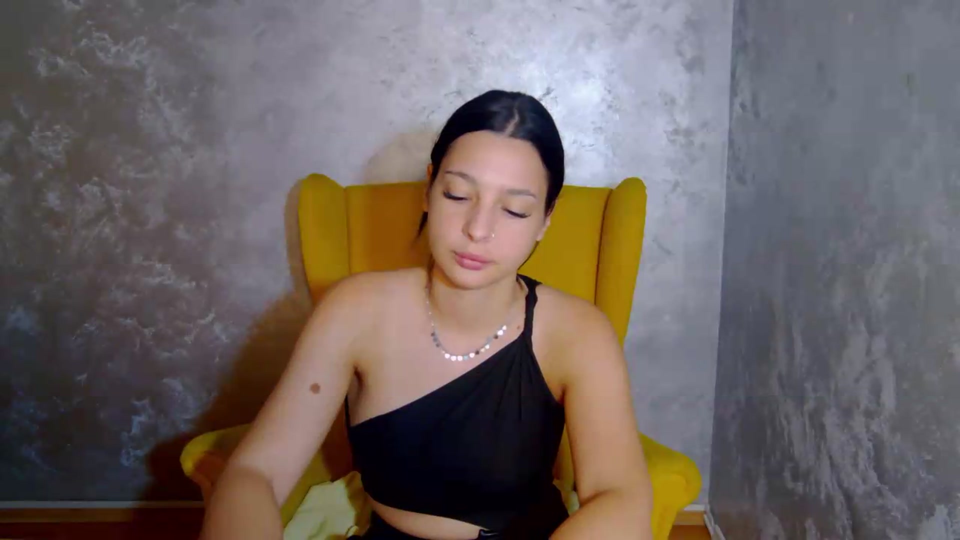 Gallery image thumbnail from meliiis_'s myfreecams stream on, 08/27/2026, 15:09 image 8 of 20