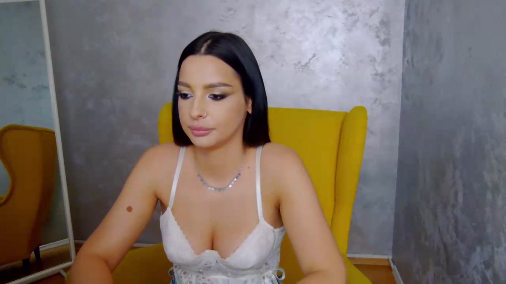 Gallery image thumbnail from meliiis_'s myfreecams stream on, 08/31/2026, 13:56 image 17 of 20