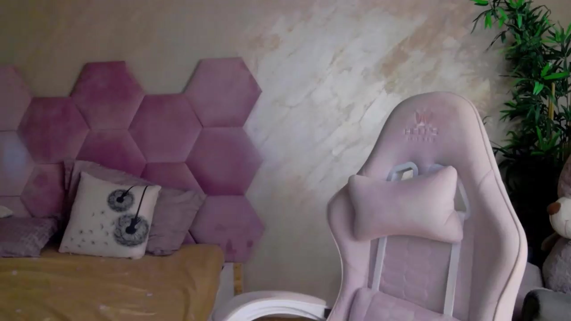 Gallery image thumbnail from meliiis_'s myfreecams stream on, 09/03/2026, 11:10 image 5 of 20