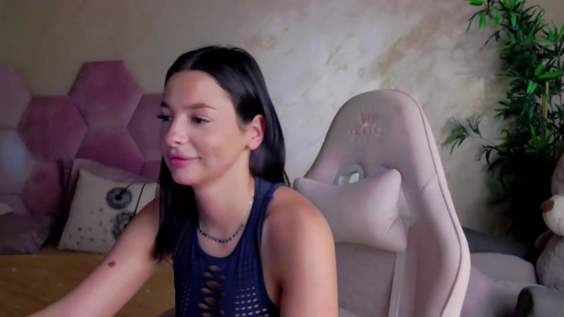 Gallery image thumbnail from meliiis_'s myfreecams stream on, 09/03/2026, 11:10 image 2 of 20