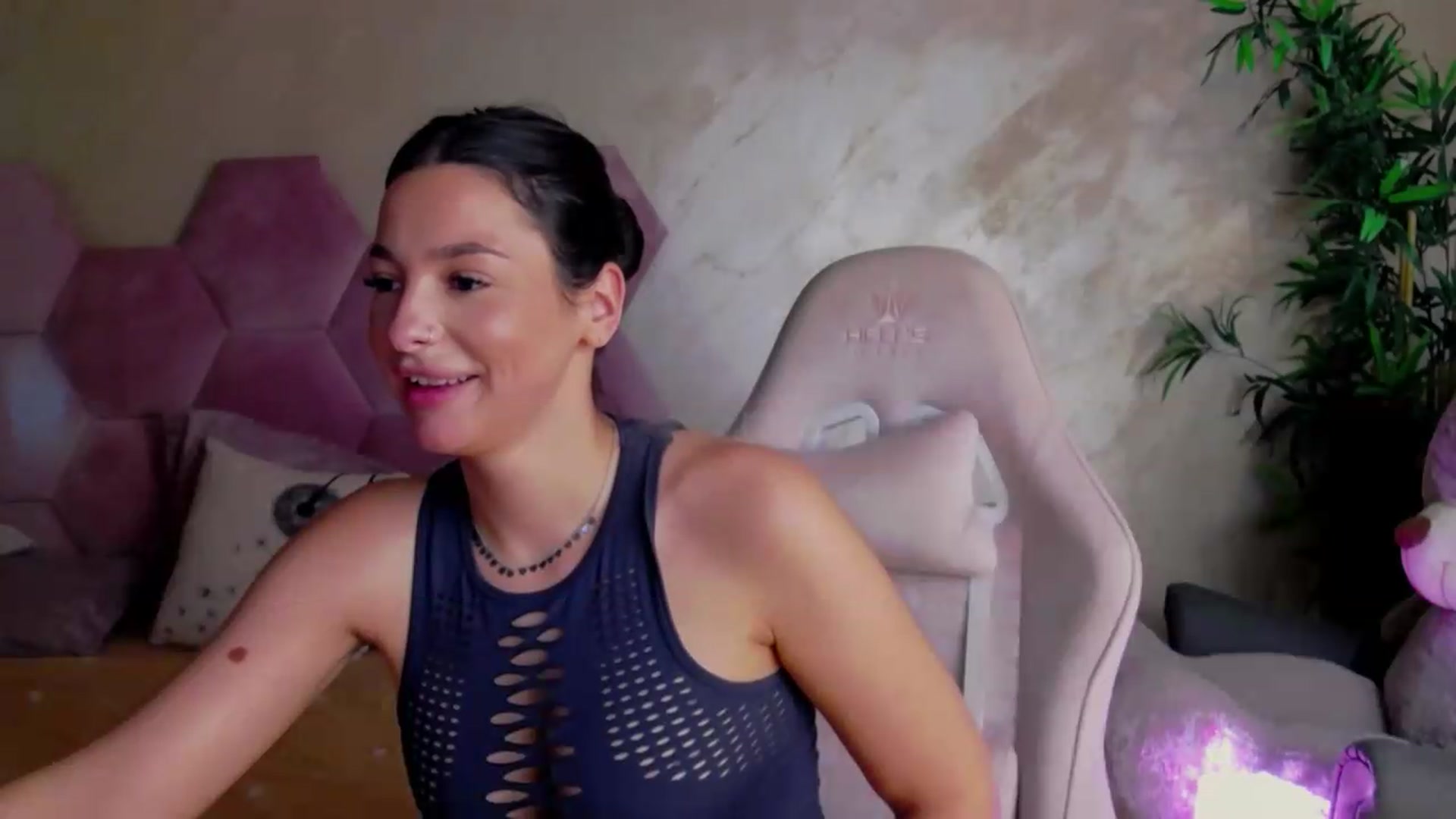 Gallery image thumbnail from meliiis_'s myfreecams stream on, 09/03/2026, 11:10 image 14 of 20