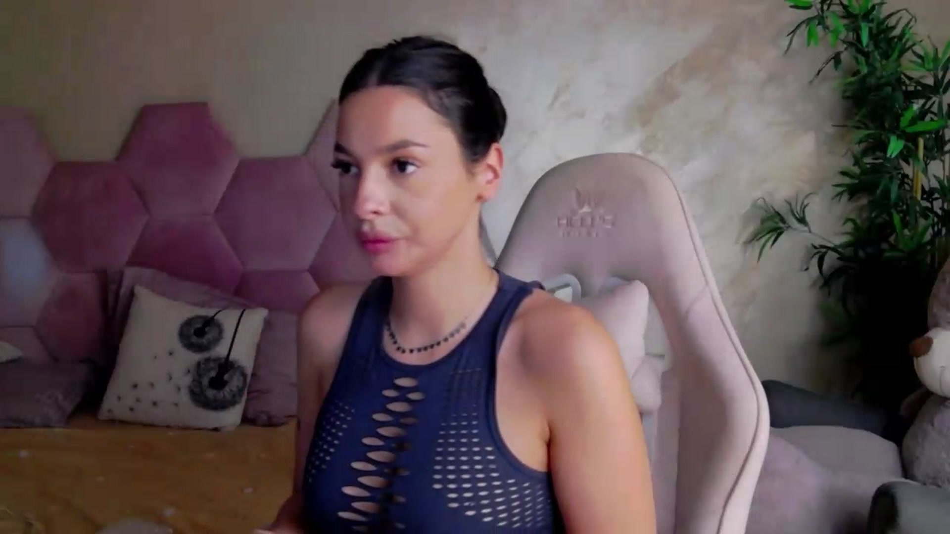 Gallery image thumbnail from meliiis_'s myfreecams stream on, 09/03/2026, 11:10 image 9 of 20