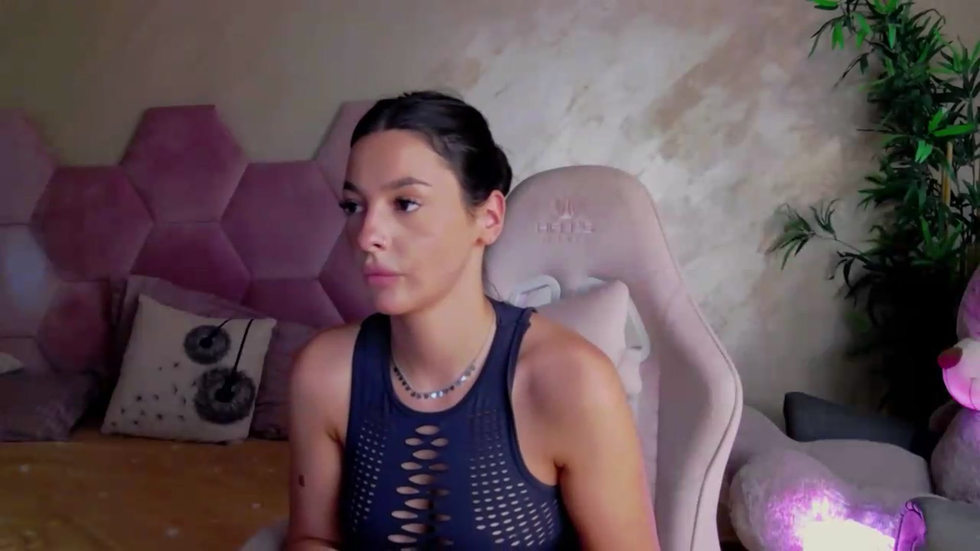 Gallery image thumbnail from meliiis_'s myfreecams stream on, 09/03/2026, 11:10 image 12 of 20