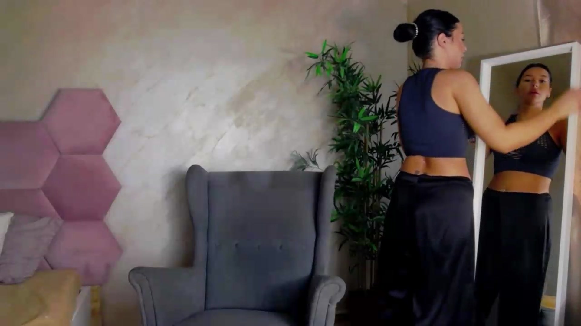 Gallery image thumbnail from meliiis_'s myfreecams stream on, 09/03/2026, 11:10 image 18 of 20