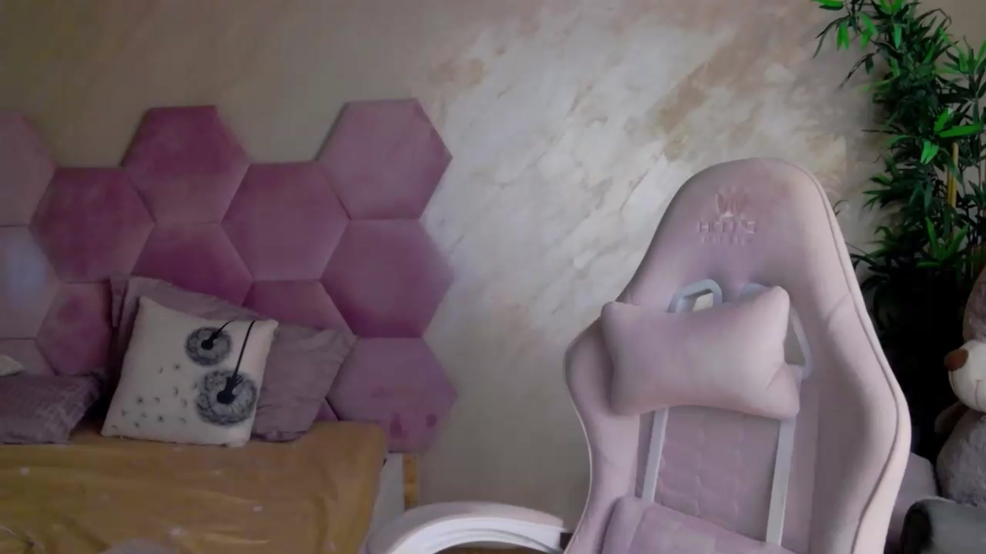 Gallery image thumbnail from meliiis_'s myfreecams stream on, 09/03/2026, 11:10 image 7 of 20
