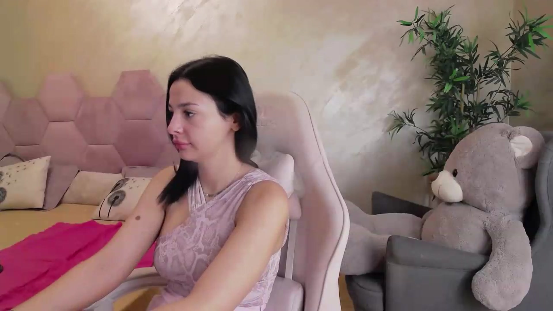 Gallery image thumbnail from meliiis_'s myfreecams stream on, 09/04/2026, 07:05 image 7 of 20