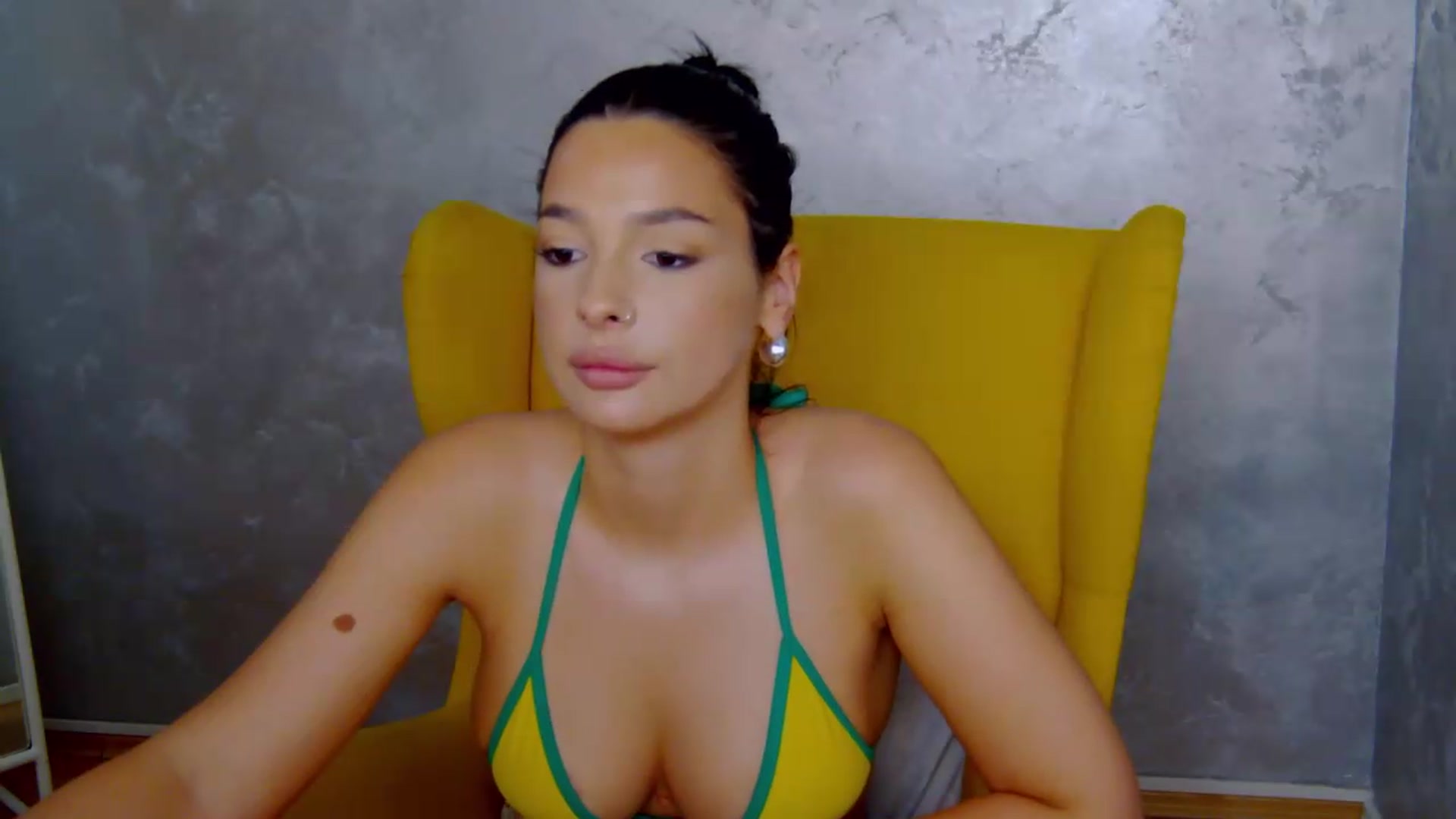 Gallery image thumbnail from meliiis_'s myfreecams stream on, 09/12/2026, 18:29 image 12 of 20