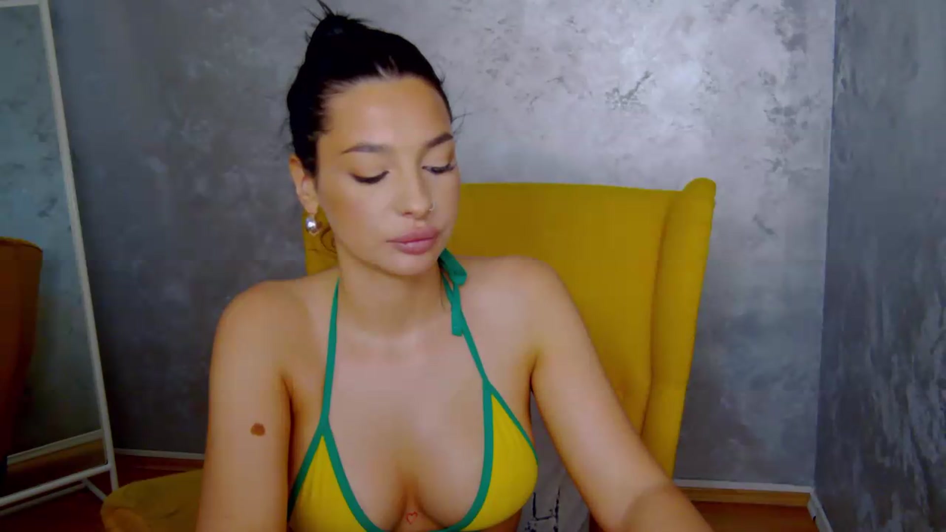 Gallery image thumbnail from meliiis_'s myfreecams stream on, 09/12/2026, 18:29 image 2 of 20