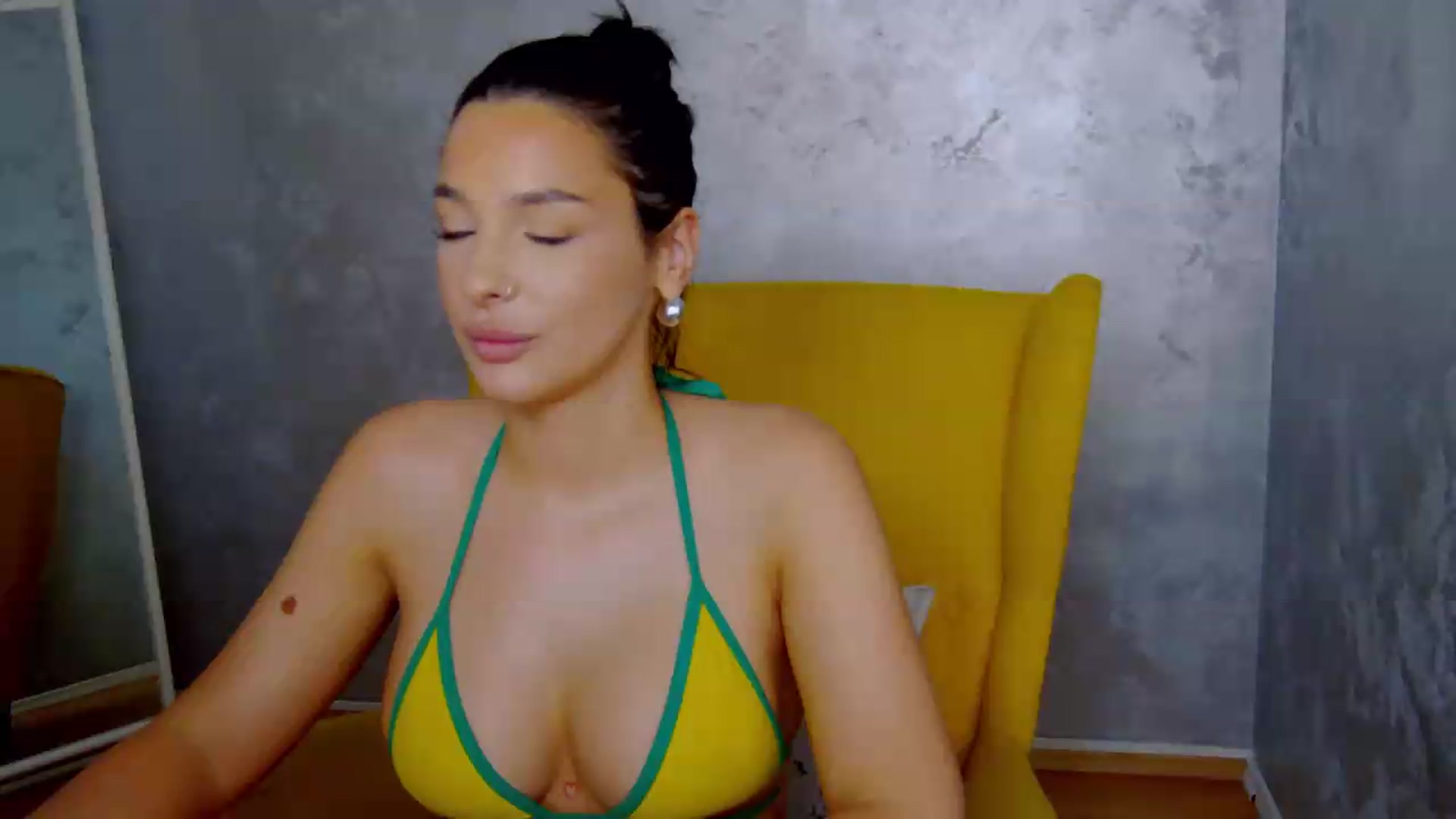 Gallery image thumbnail from meliiis_'s myfreecams stream on, 09/12/2026, 18:29 image 9 of 20