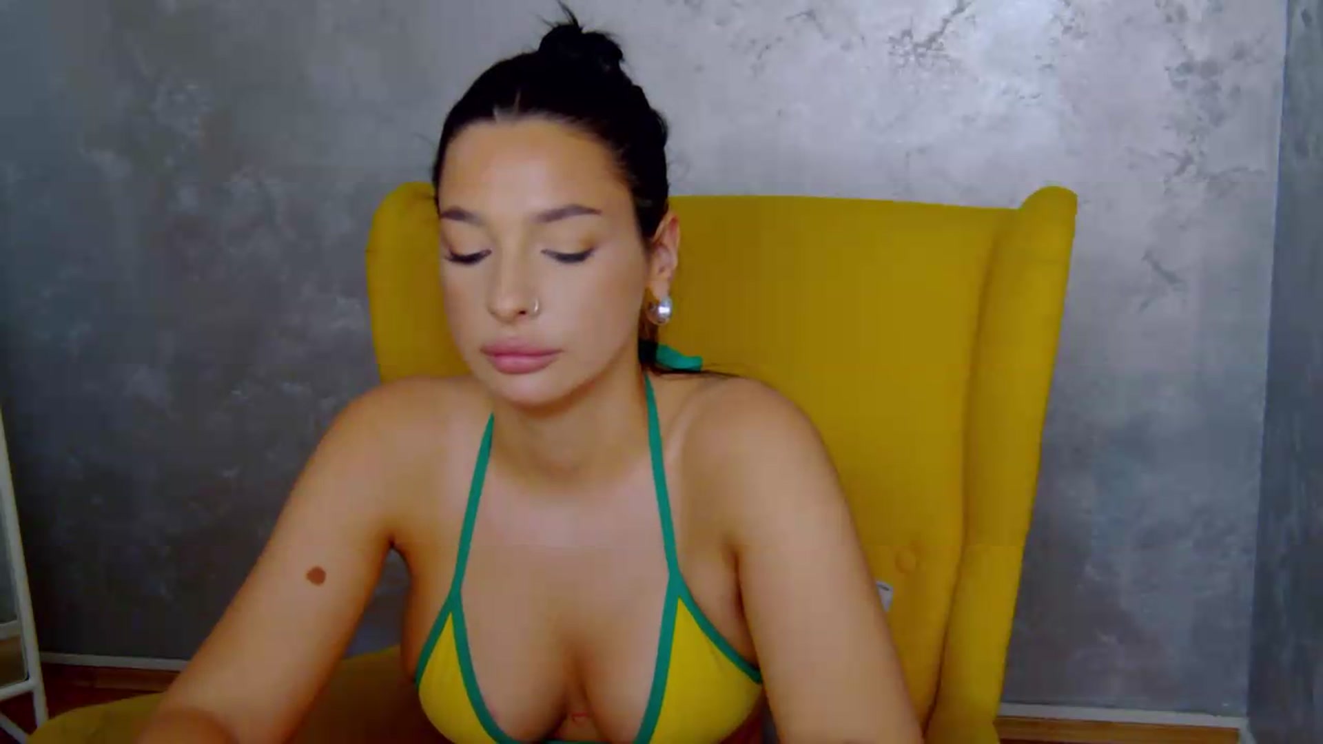 Gallery image thumbnail from meliiis_'s myfreecams stream on, 09/12/2026, 18:29 image 14 of 20