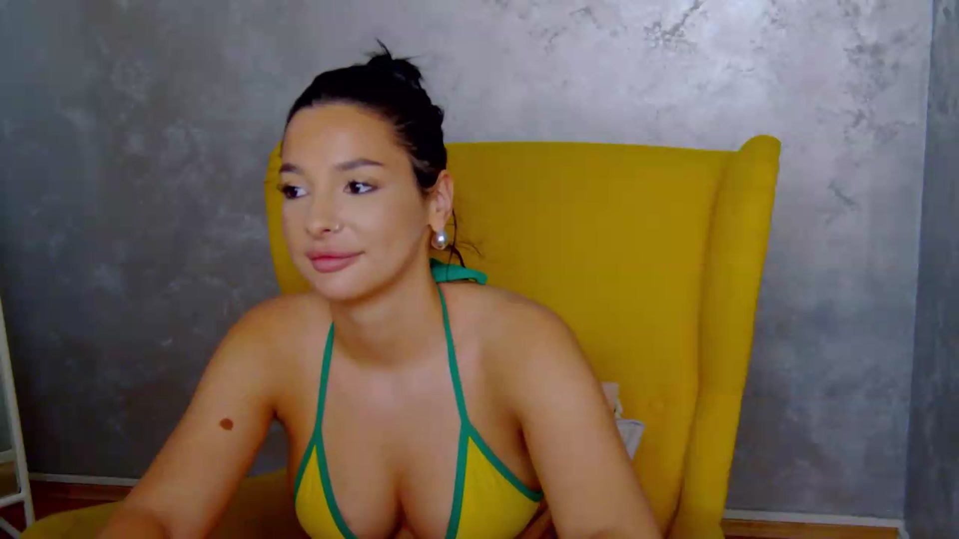 Gallery image thumbnail from meliiis_'s myfreecams stream on, 09/12/2026, 19:01 image 14 of 20