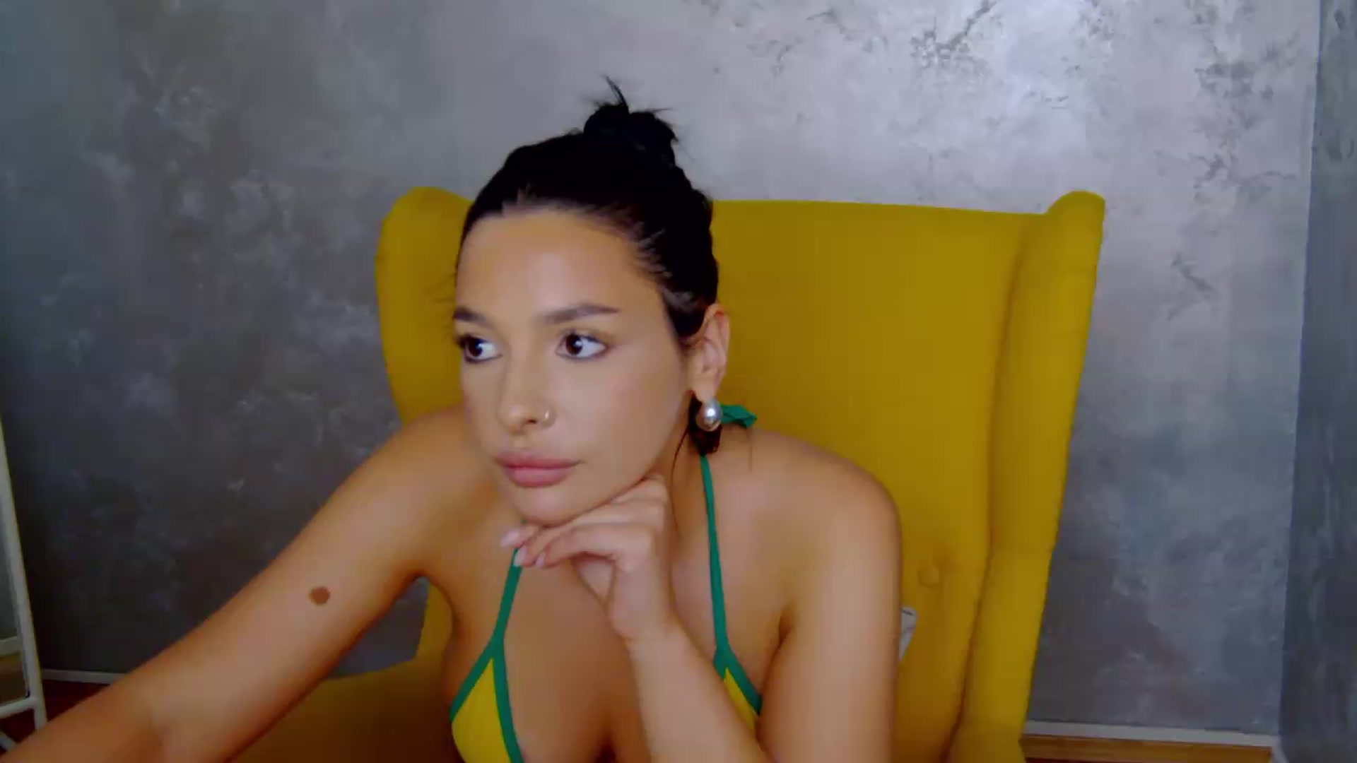 Gallery image thumbnail from meliiis_'s myfreecams stream on, 09/12/2026, 19:01 image 5 of 20