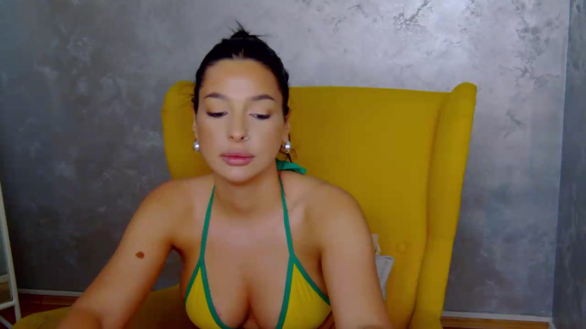 Gallery image thumbnail from meliiis_'s myfreecams stream on, 09/12/2026, 19:01 image 15 of 20