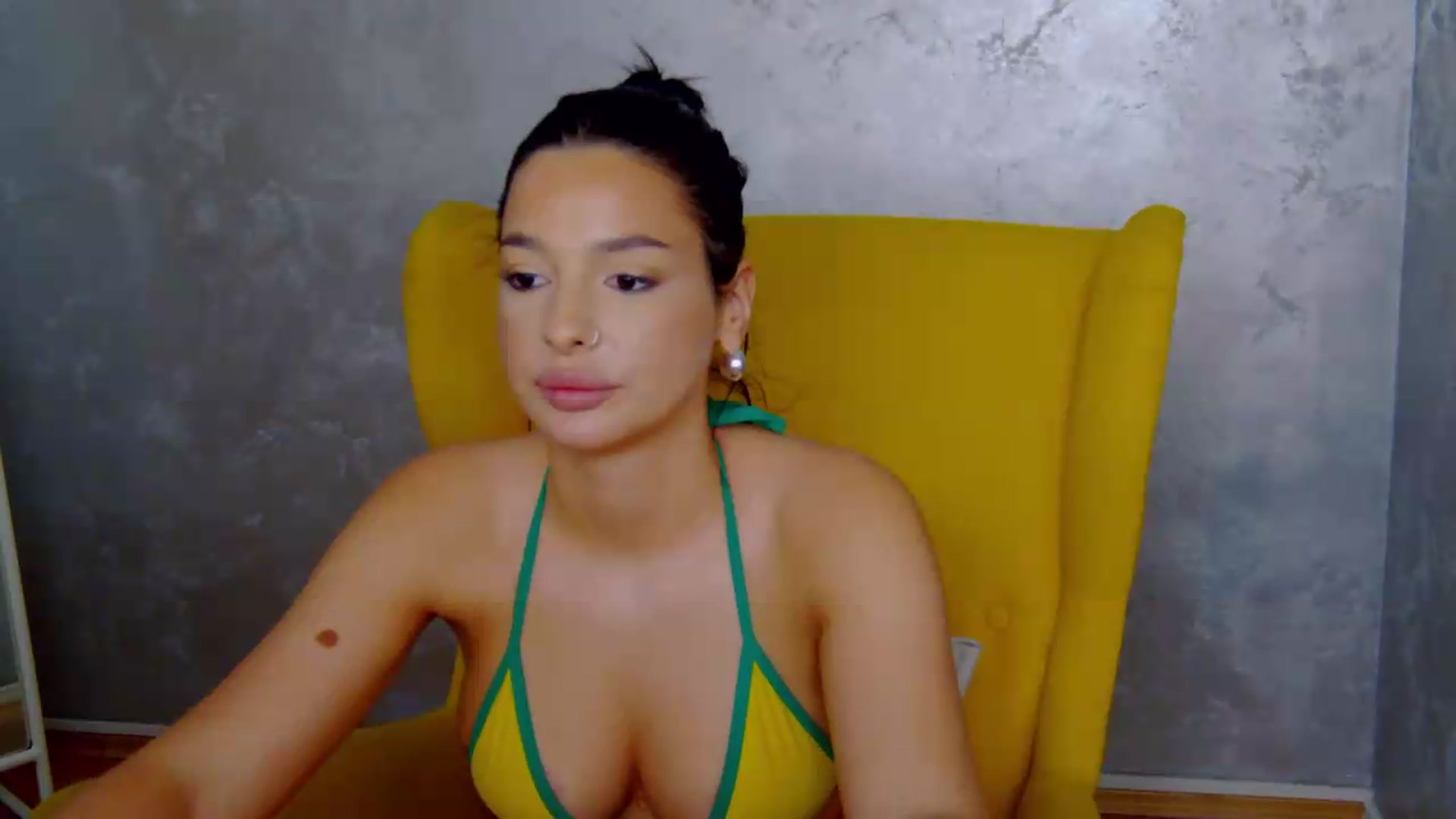 Gallery image thumbnail from meliiis_'s myfreecams stream on, 09/12/2026, 19:01 image 16 of 20
