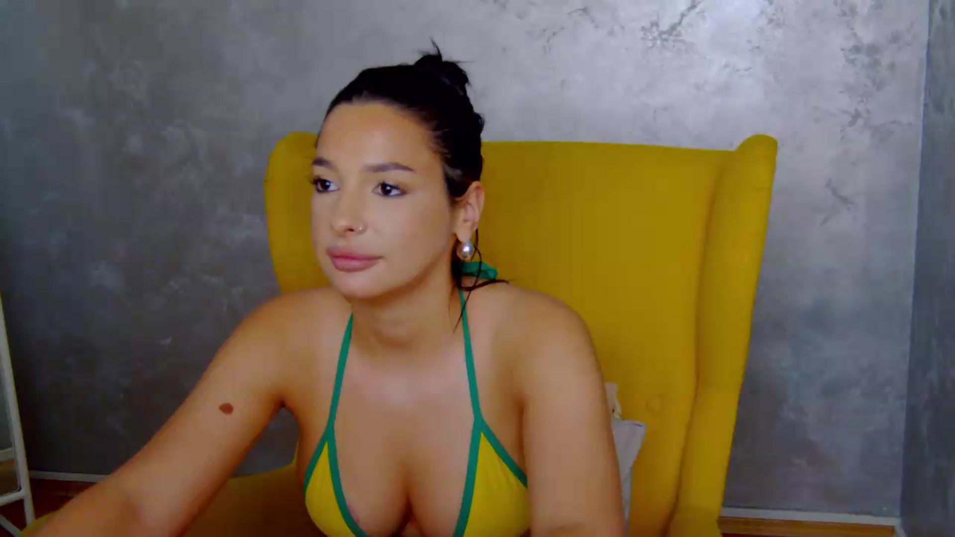 Gallery image thumbnail from meliiis_'s myfreecams stream on, 09/12/2026, 19:01 image 10 of 20