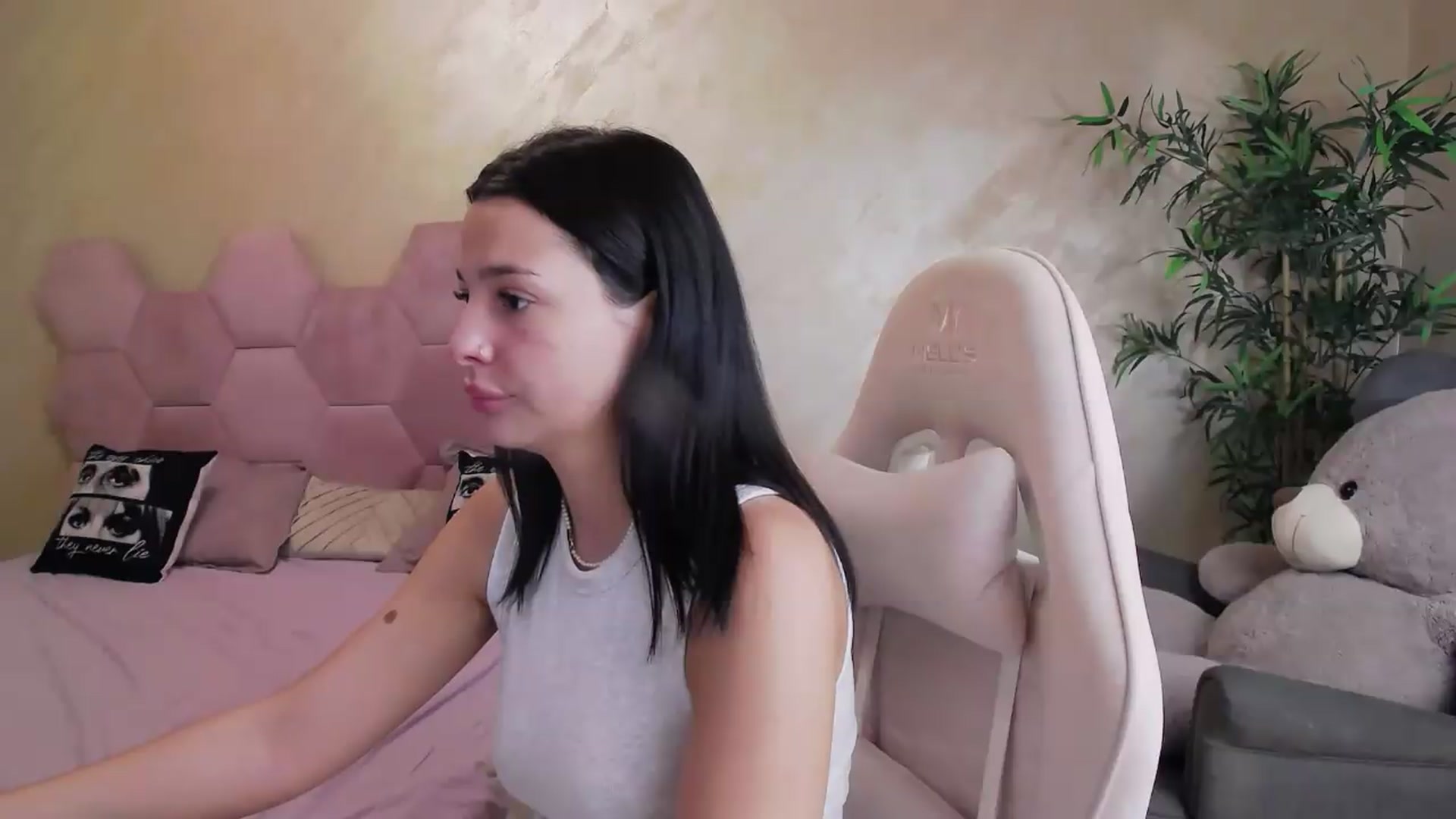 Gallery image thumbnail from meliiis_'s myfreecams stream on, 09/14/2026, 10:34 image 16 of 20