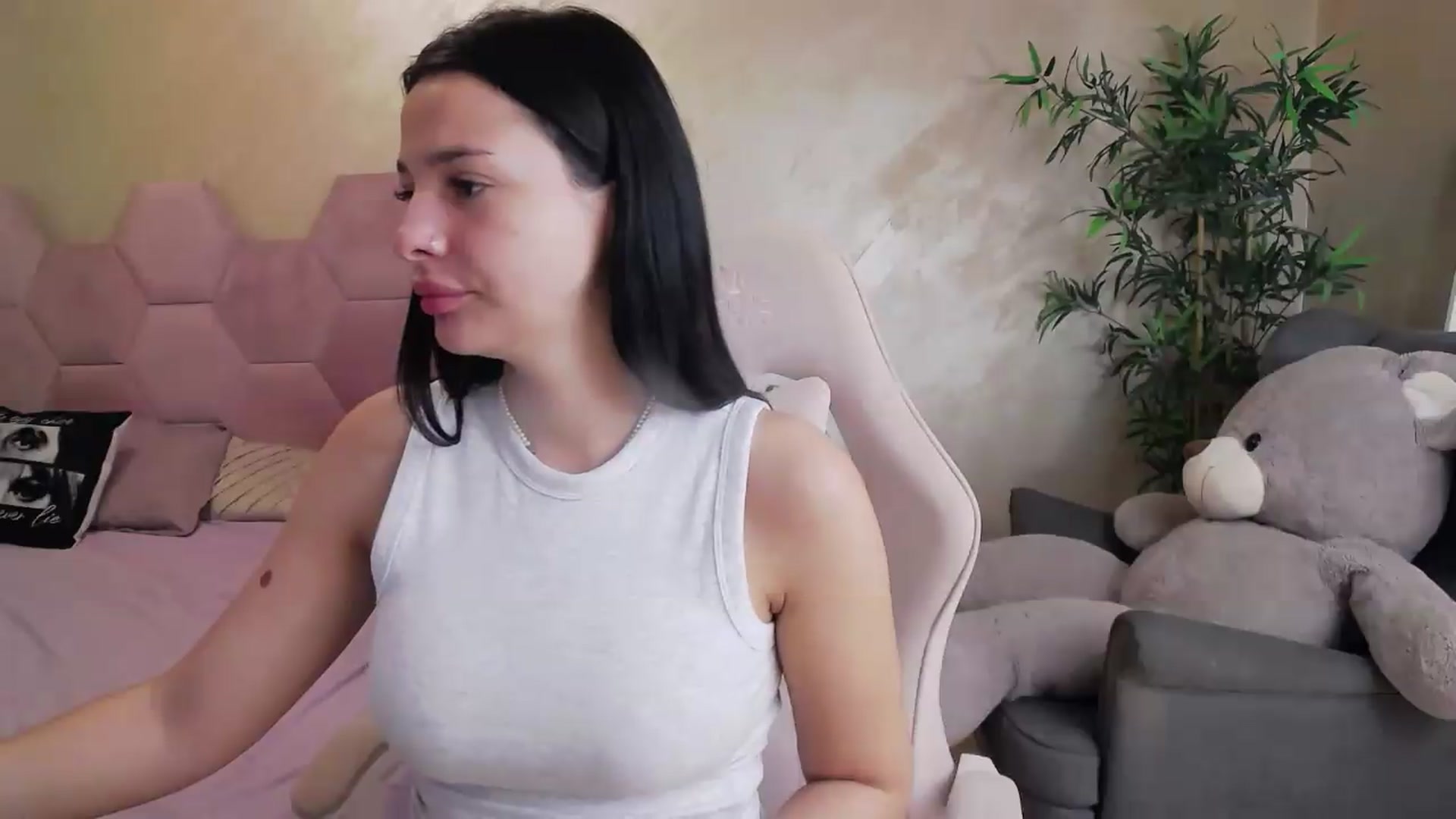 Gallery image thumbnail from meliiis_'s myfreecams stream on, 09/14/2026, 10:34 image 18 of 20
