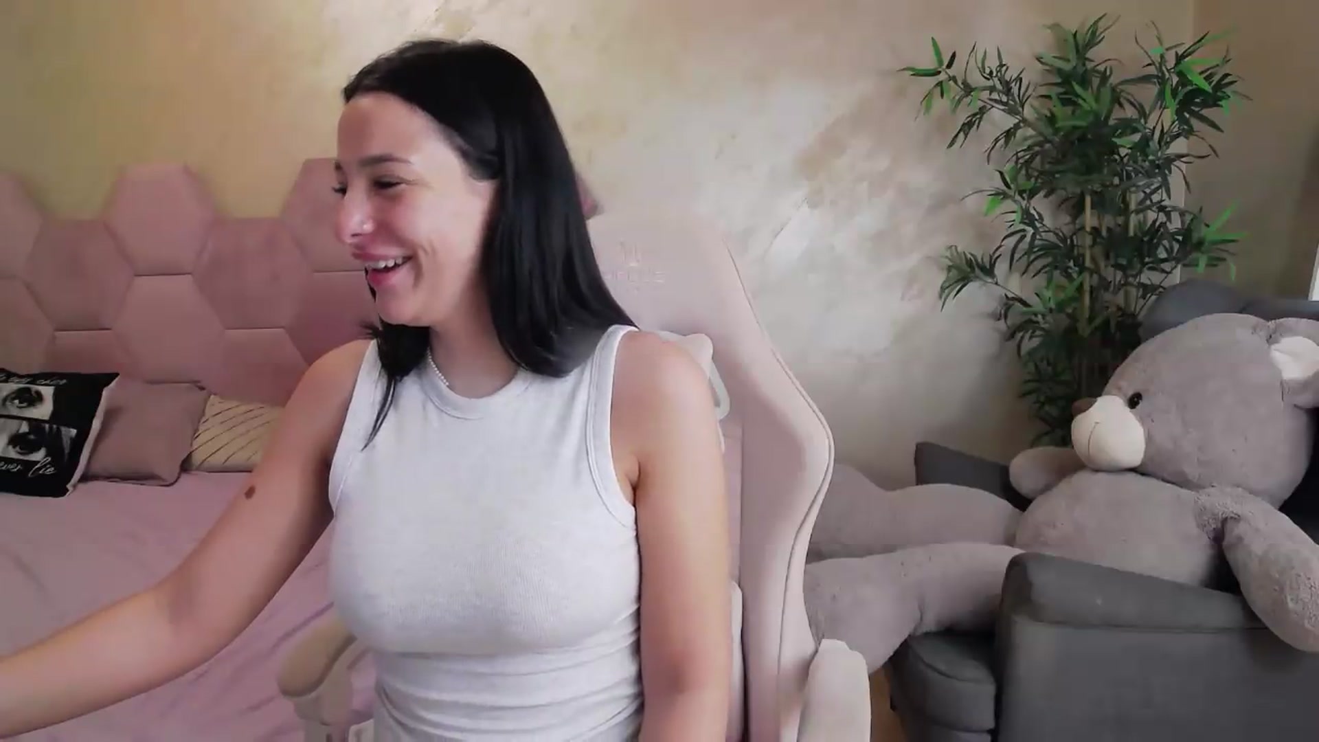 Gallery image thumbnail from meliiis_'s myfreecams stream on, 09/14/2026, 10:34 image 19 of 20
