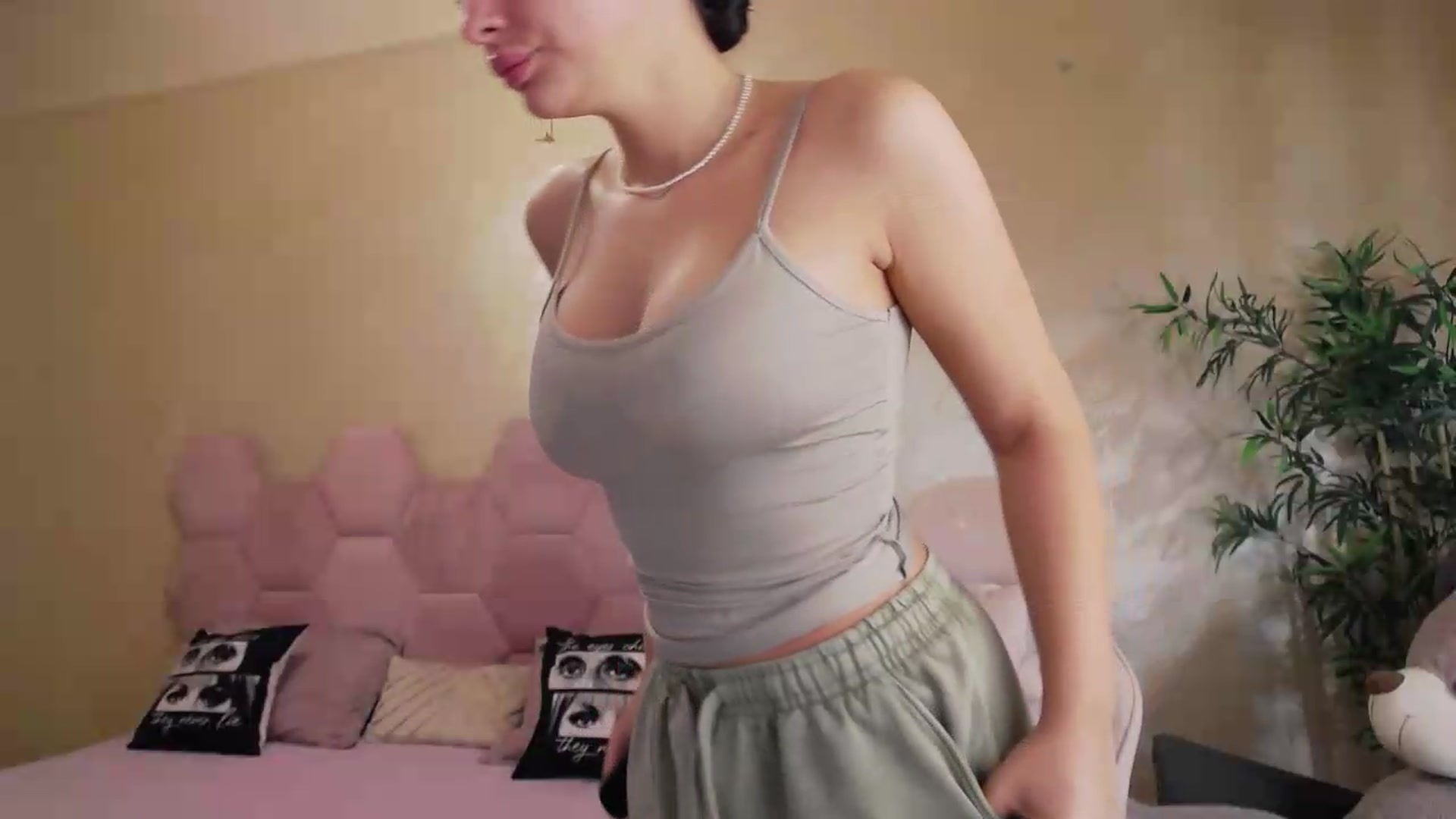 Gallery image thumbnail from meliiis_'s myfreecams stream on, 09/16/2026, 07:29 image 6 of 20
