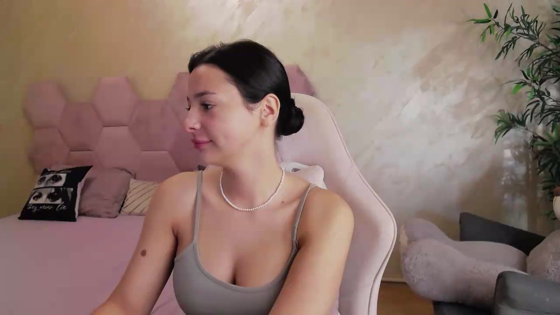 Gallery image thumbnail from meliiis_'s myfreecams stream on, 09/16/2026, 07:29 image 12 of 20