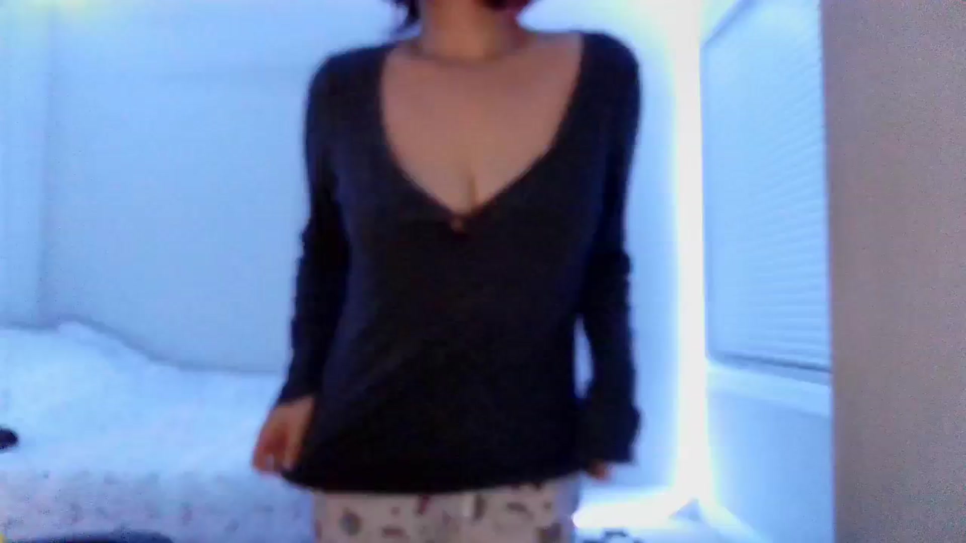 Gallery image thumbnail from meowgical's myfreecams stream on, 05/17/2025, 04:49 image 17 of 20