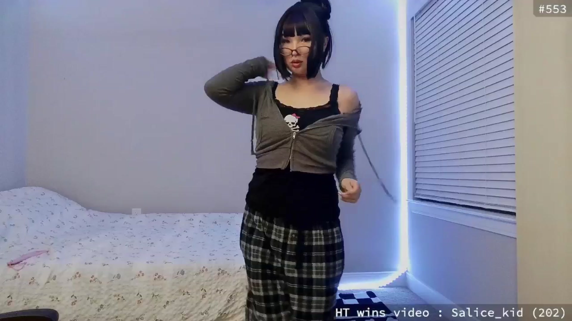 Gallery image thumbnail from meowgical's myfreecams stream on, 05/22/2025, 03:13 image 14 of 20