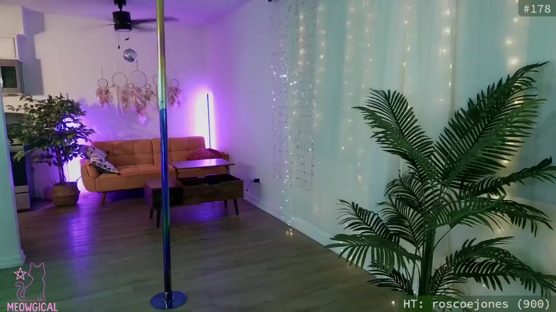 Gallery image thumbnail from meowgical's myfreecams stream on, 09/29/2025, 07:00 image 6 of 20