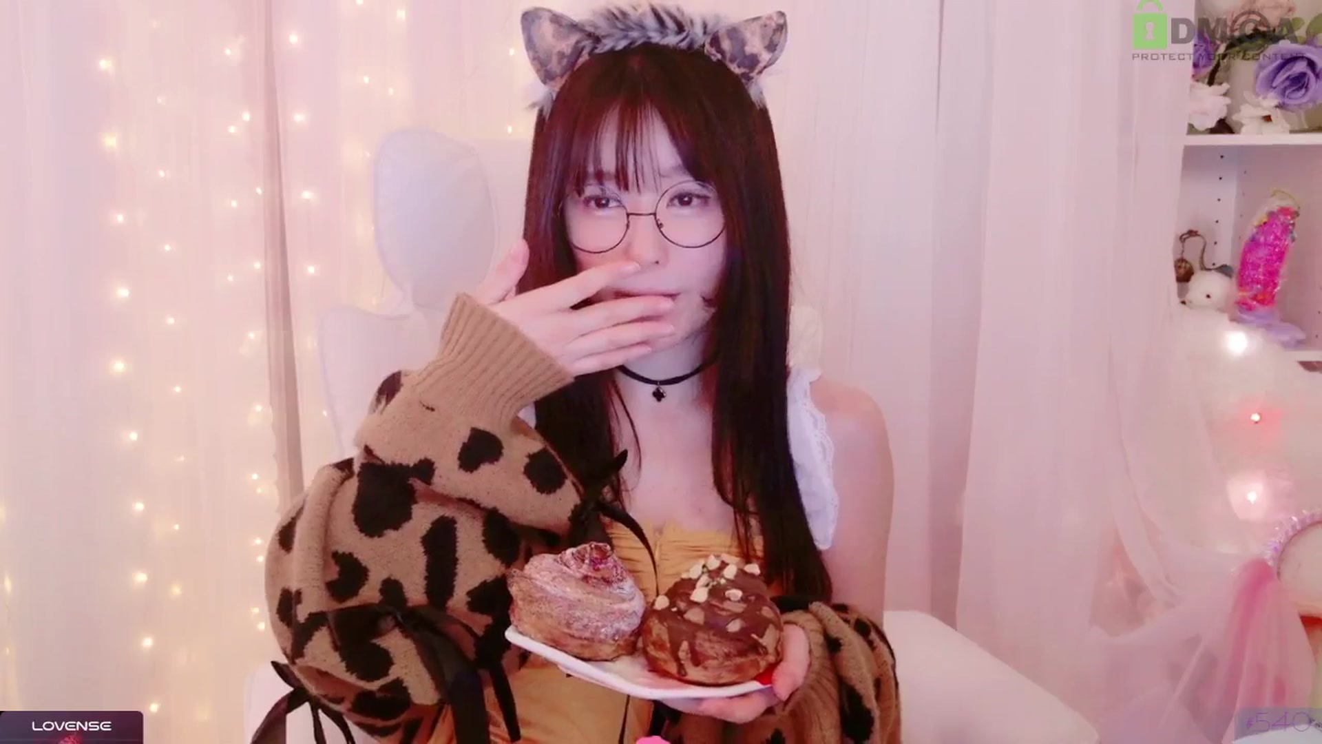 Gallery image thumbnail from meowpafupafu's myfreecams stream on, 03/22/2025, 06:46 image 4 of 20