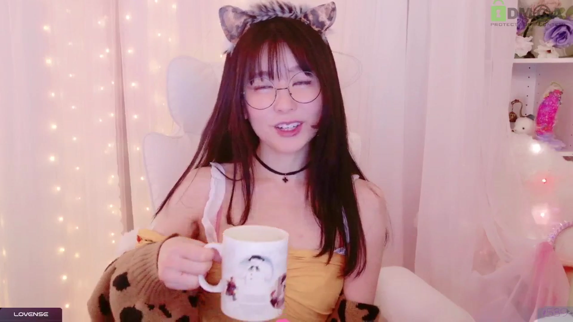 Gallery image thumbnail from meowpafupafu's myfreecams stream on, 03/22/2025, 06:46 image 7 of 20
