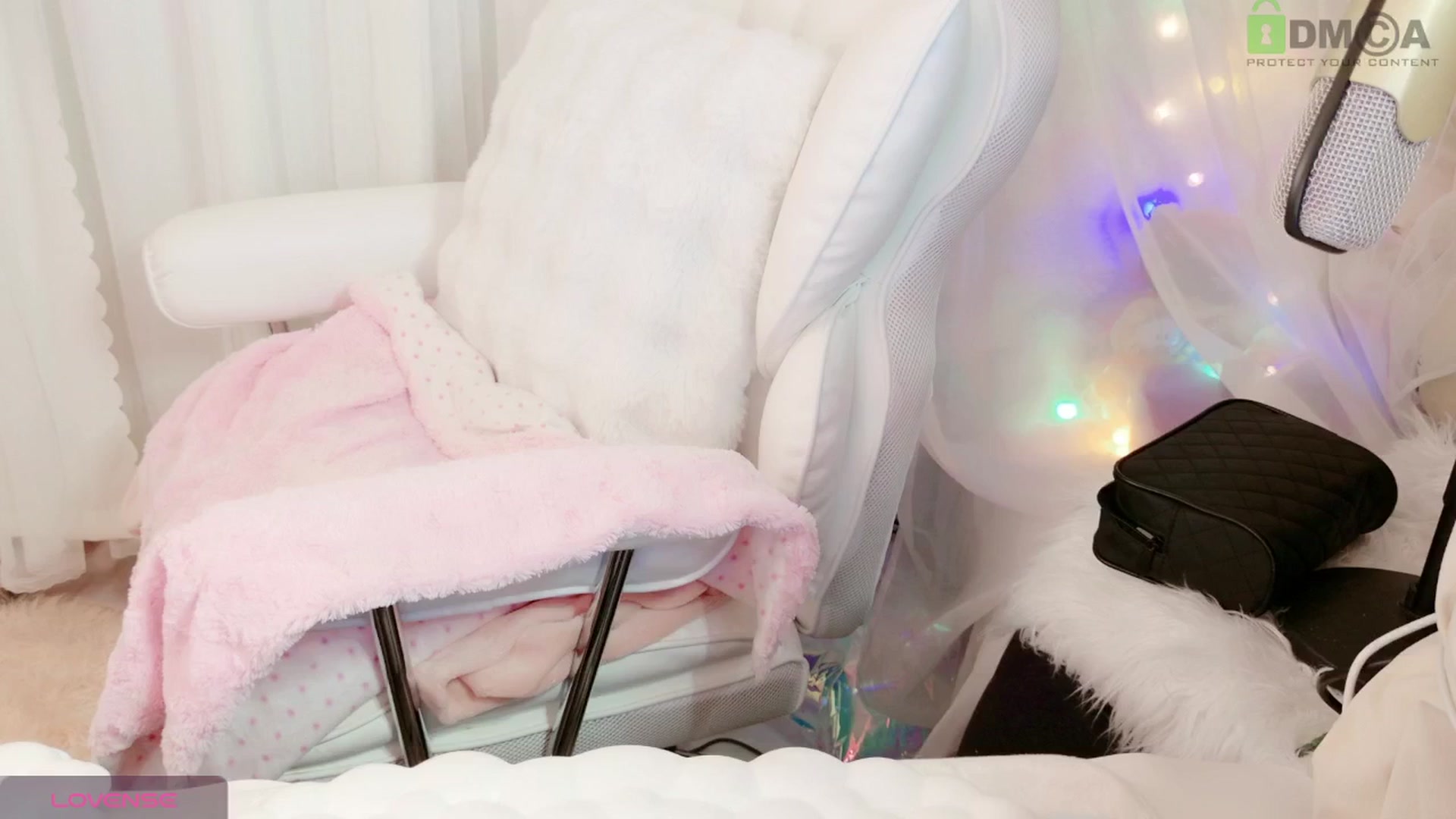 Gallery image thumbnail from meowpafupafu's myfreecams stream on, 03/29/2025, 09:42 image 19 of 20
