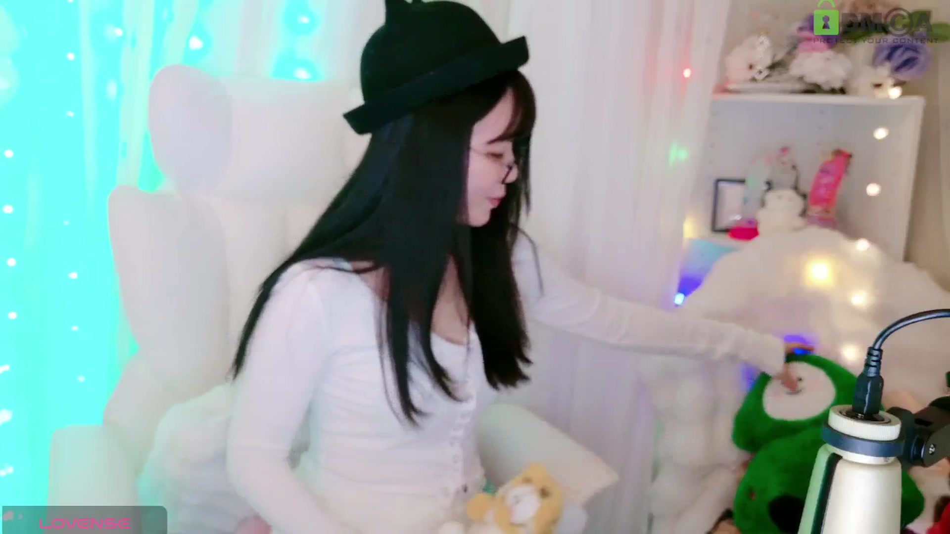 Gallery image thumbnail from meowpafupafu's myfreecams stream on, 04/05/2025, 08:07 image 13 of 20