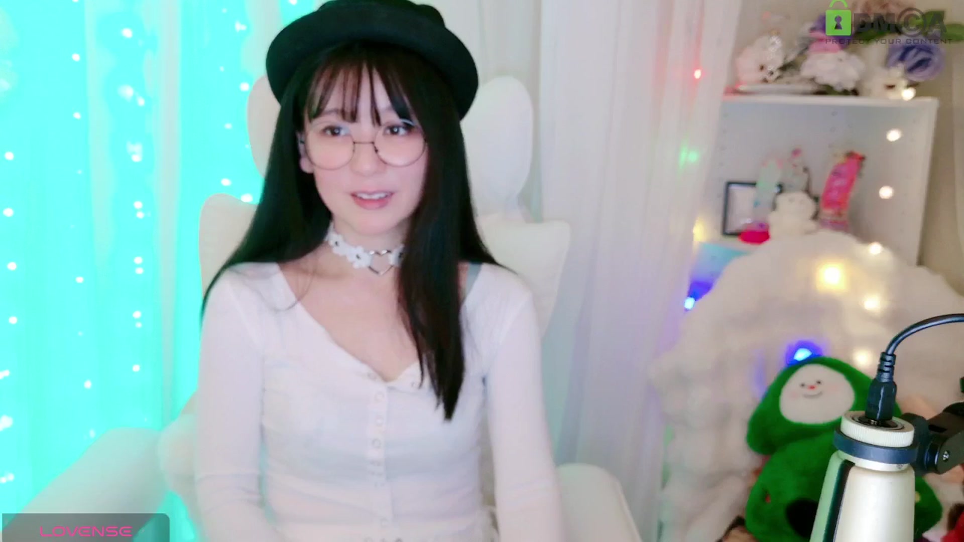 Gallery image thumbnail from meowpafupafu's myfreecams stream on, 04/05/2025, 08:07 image 10 of 20
