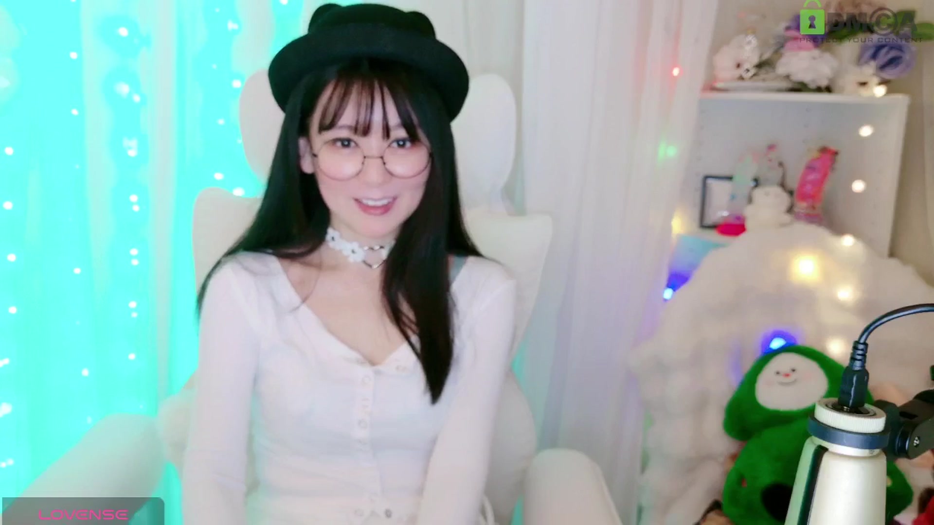Gallery image thumbnail from meowpafupafu's myfreecams stream on, 04/05/2025, 08:07 image 11 of 20