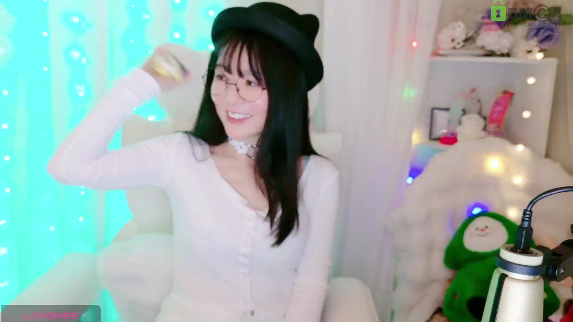 Gallery image thumbnail from meowpafupafu's myfreecams stream on, 04/05/2025, 08:07 image 9 of 20