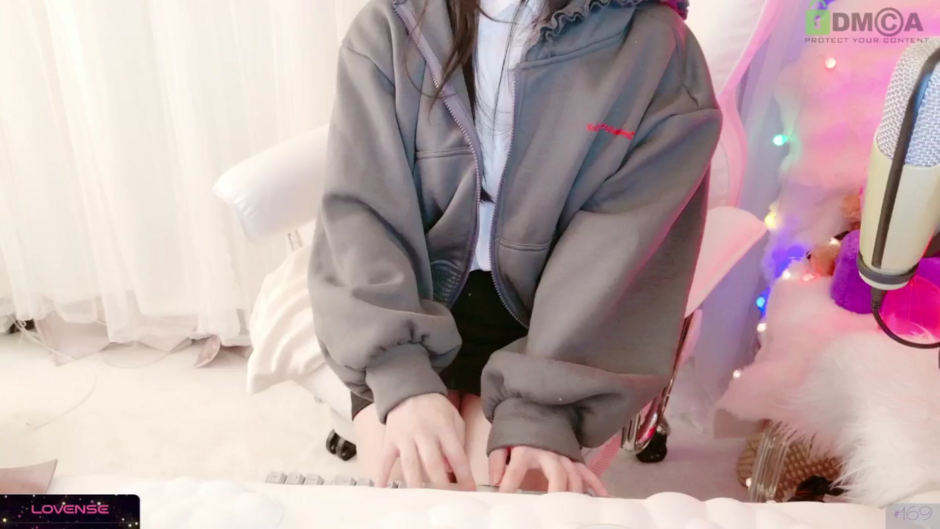 Gallery image thumbnail from meowpafupafu's myfreecams stream on, 04/13/2025, 10:18 image 1 of 20
