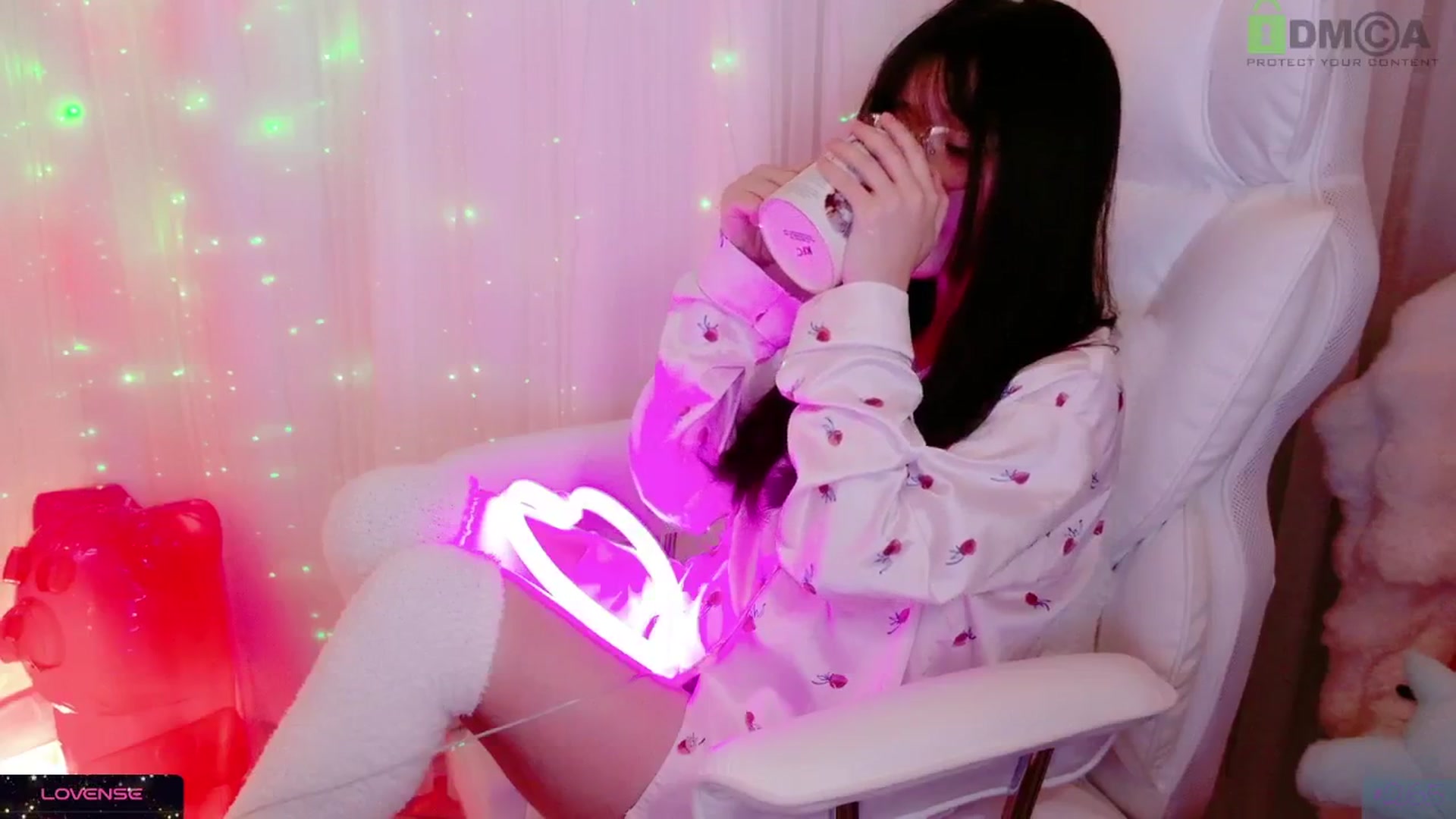 Gallery image thumbnail from meowpafupafu's myfreecams stream on, 04/25/2025, 06:28 image 16 of 20