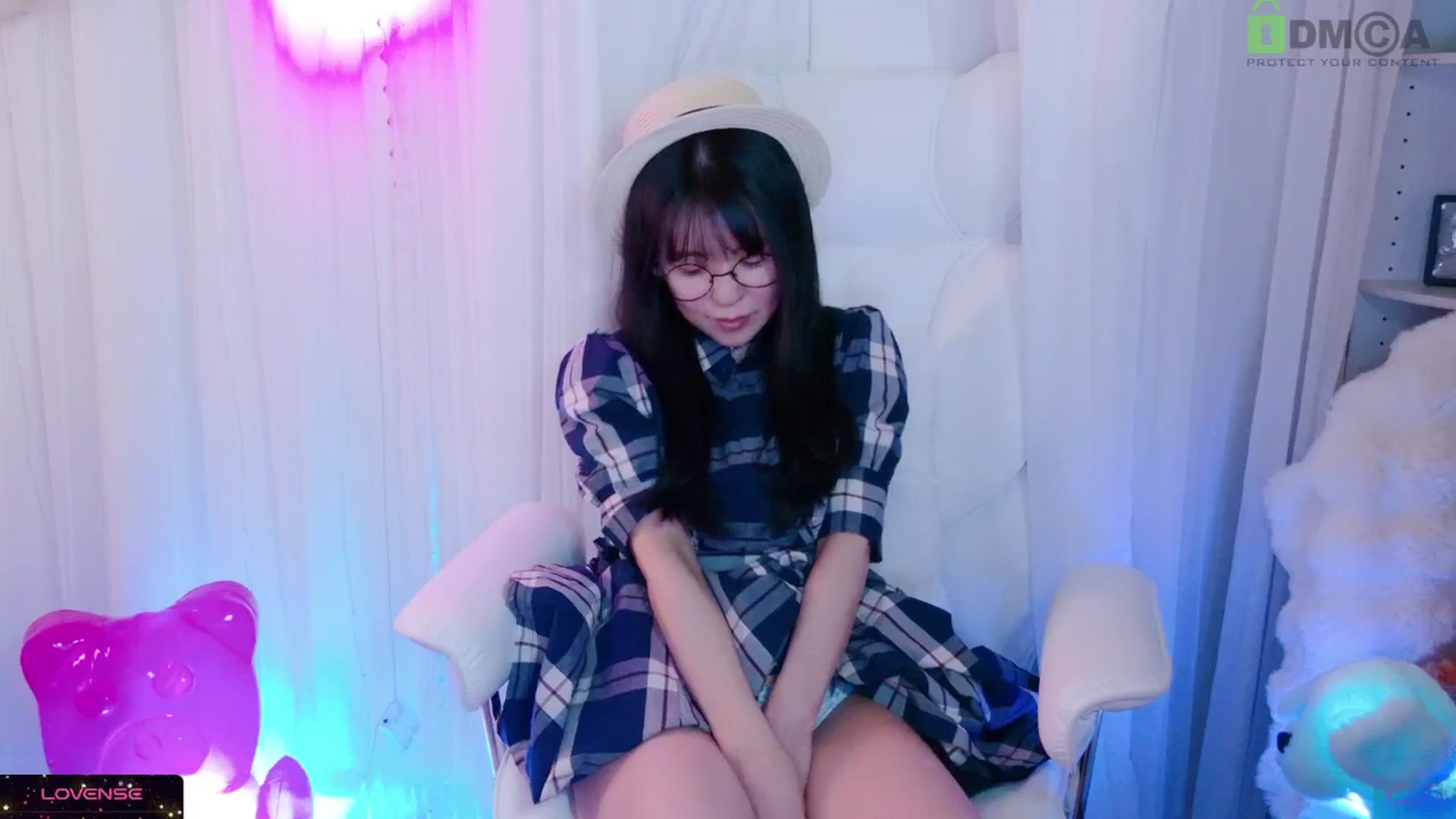 Gallery image thumbnail from meowpafupafu's myfreecams stream on, 04/26/2025, 05:59 image 17 of 20