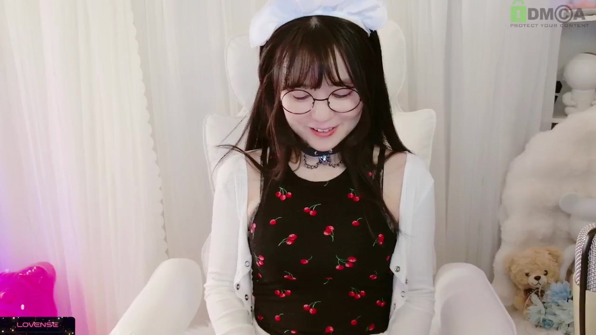 Gallery image thumbnail from meowpafupafu's myfreecams stream on, 05/17/2025, 08:03 image 18 of 20