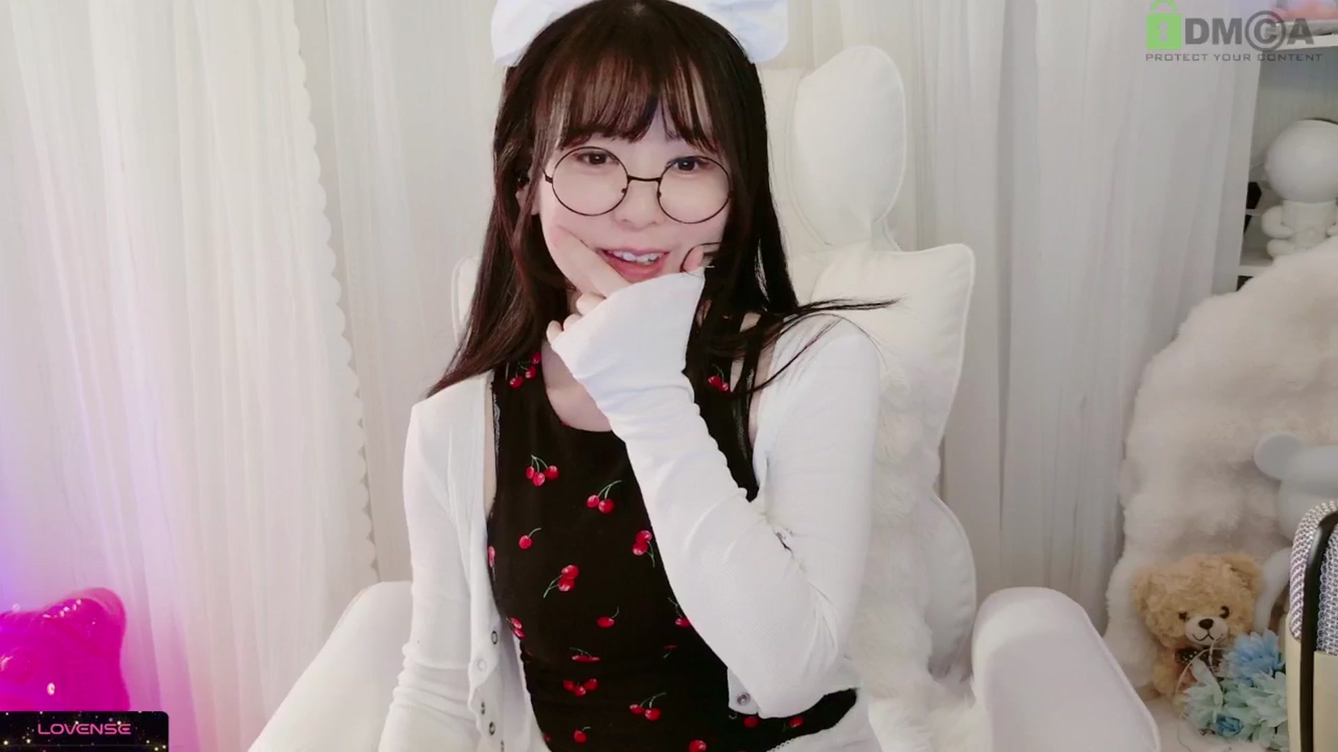Gallery image thumbnail from meowpafupafu's myfreecams stream on, 05/17/2025, 08:03 image 14 of 20