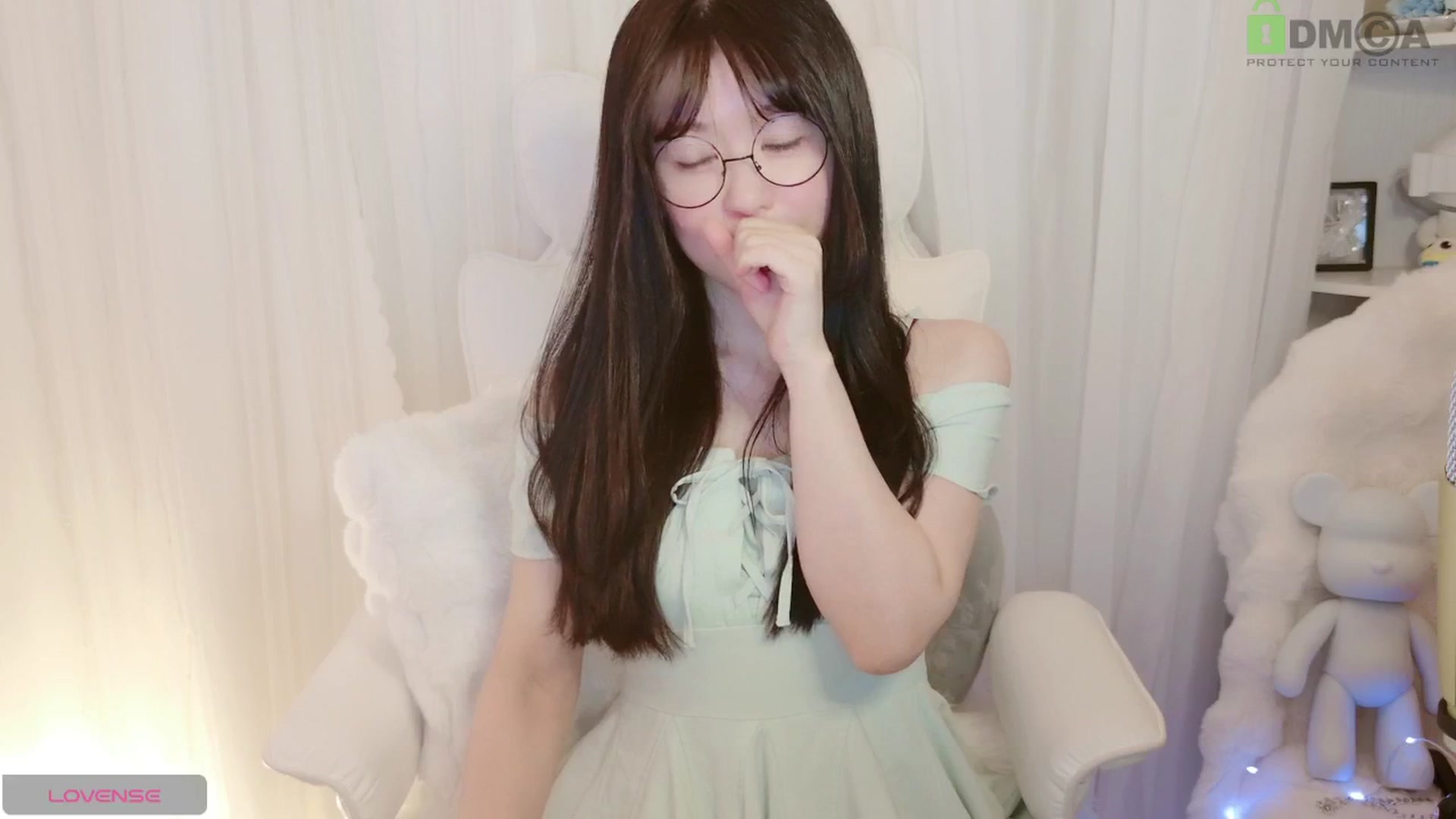Gallery image thumbnail from meowpafupafu's myfreecams stream on, 06/08/2025, 04:48 image 16 of 20