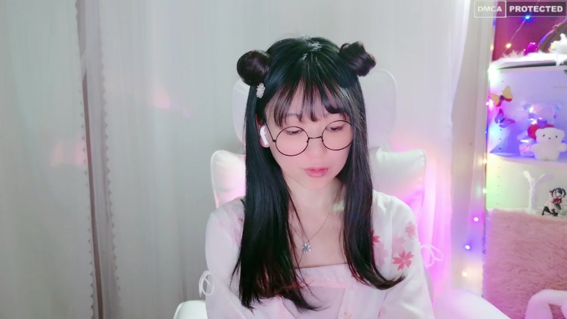 Gallery image thumbnail from meows's myfreecams stream on, 03/30/2024, 07:00 image 20 of 20