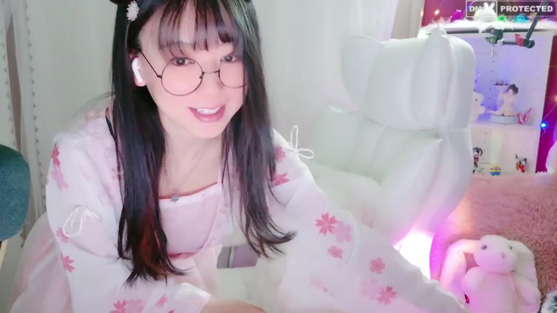 Gallery image thumbnail from meows's myfreecams stream on, 03/30/2024, 07:00 image 15 of 20