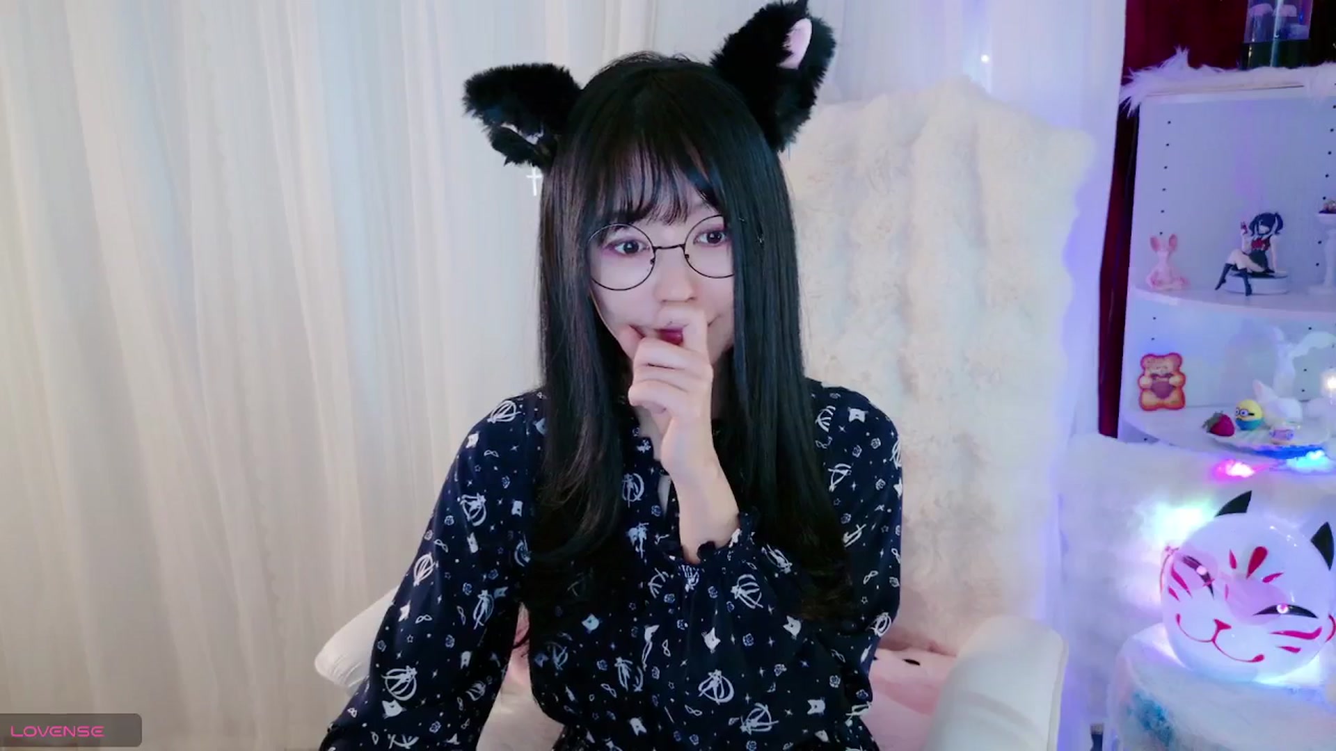 Gallery image thumbnail from meows's myfreecams stream on, 05/11/2024, 05:43 image 9 of 20