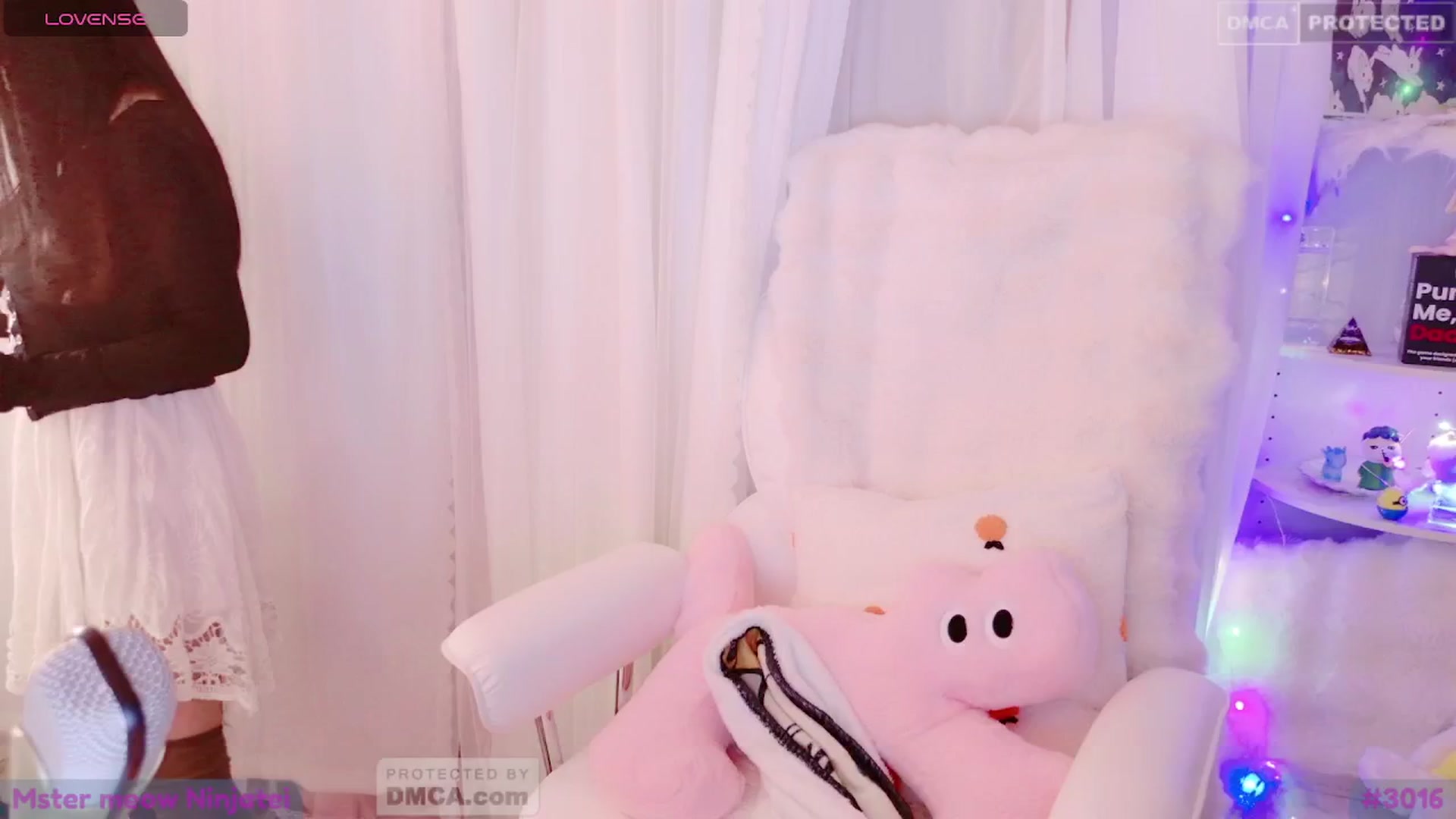 Gallery image thumbnail from meows's myfreecams stream on, 07/06/2024, 05:56 image 5 of 20